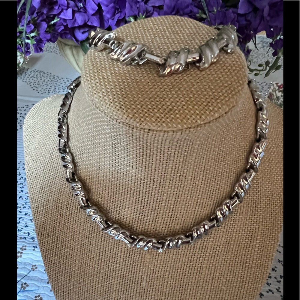 Vintage silver tone links 14” collar necklace and bracelet set with safety chain